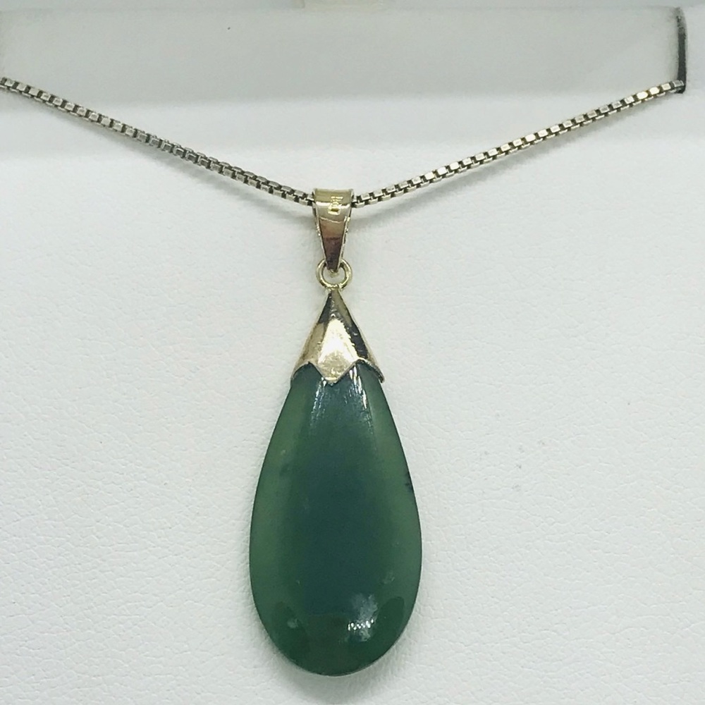 Vintage Gold Plated Silver Teardrop Nephrite Pendant & 24” Gold Plated Box Chain